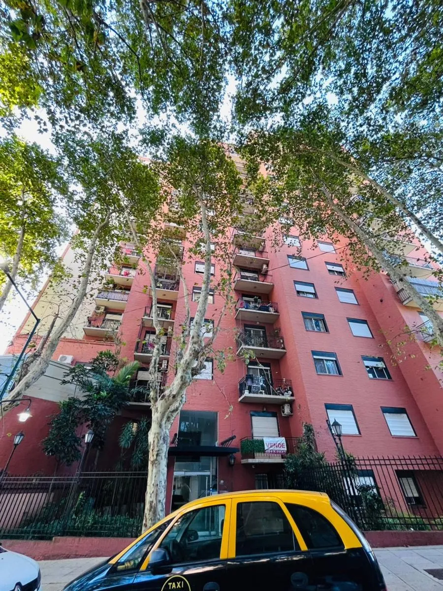 Monoambiente con balcón y vista abierta en San Isidro