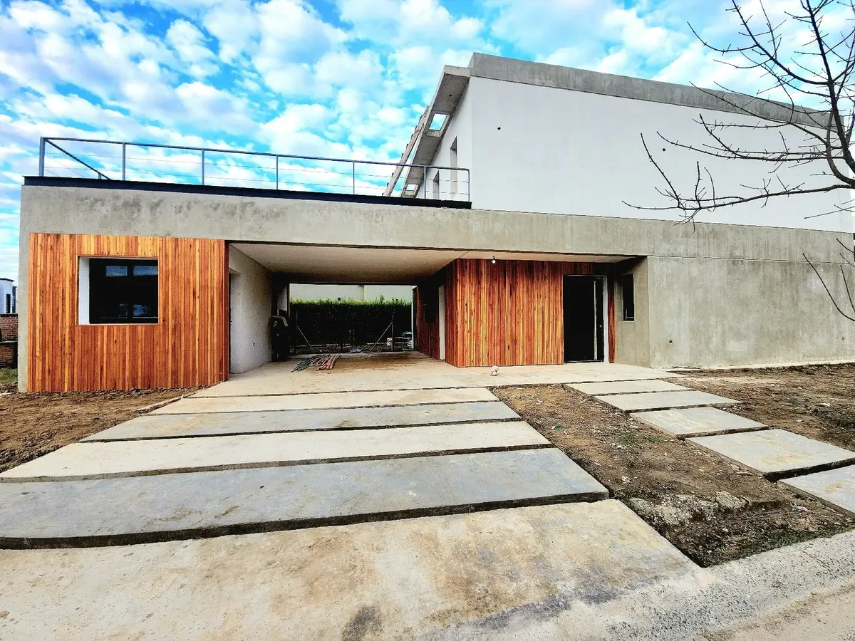 Новый дом на двух этажах с 4 спальнями в Tigre, Vila Marina