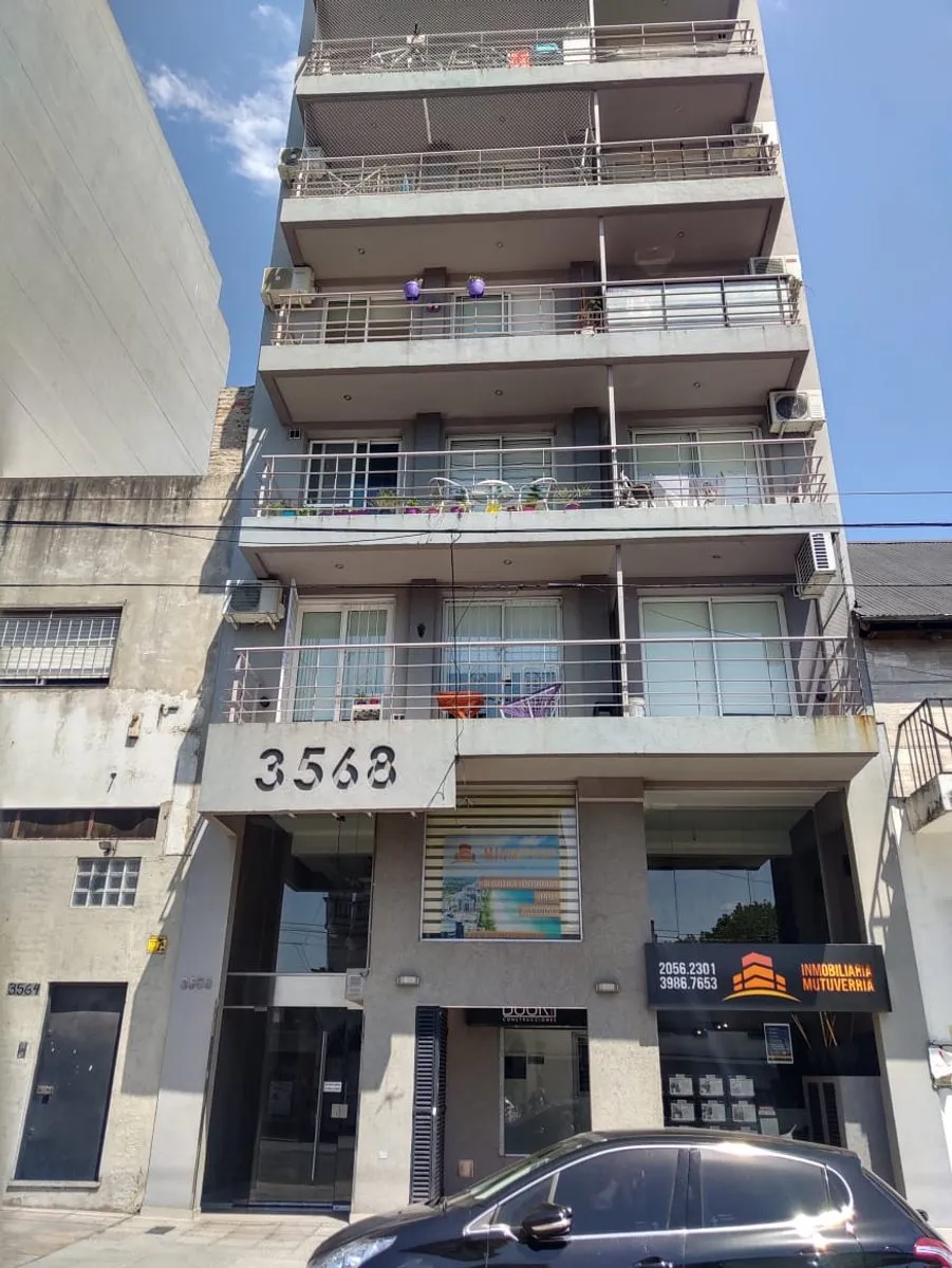 Departamento de 2 ambientes con balcón en Parque Avellaneda