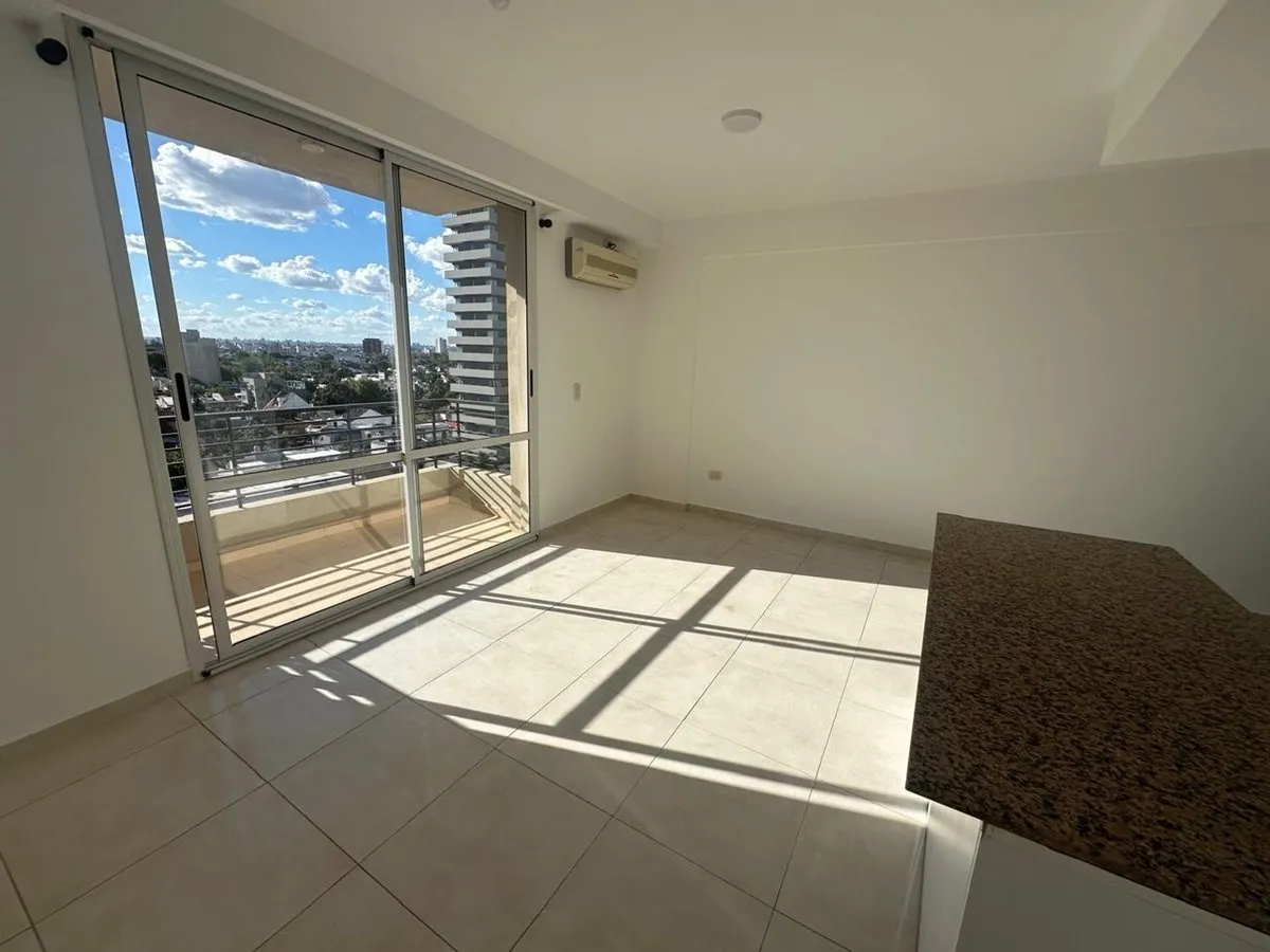 Apartamento de dois ambientes com vaga de garagem em Lanús