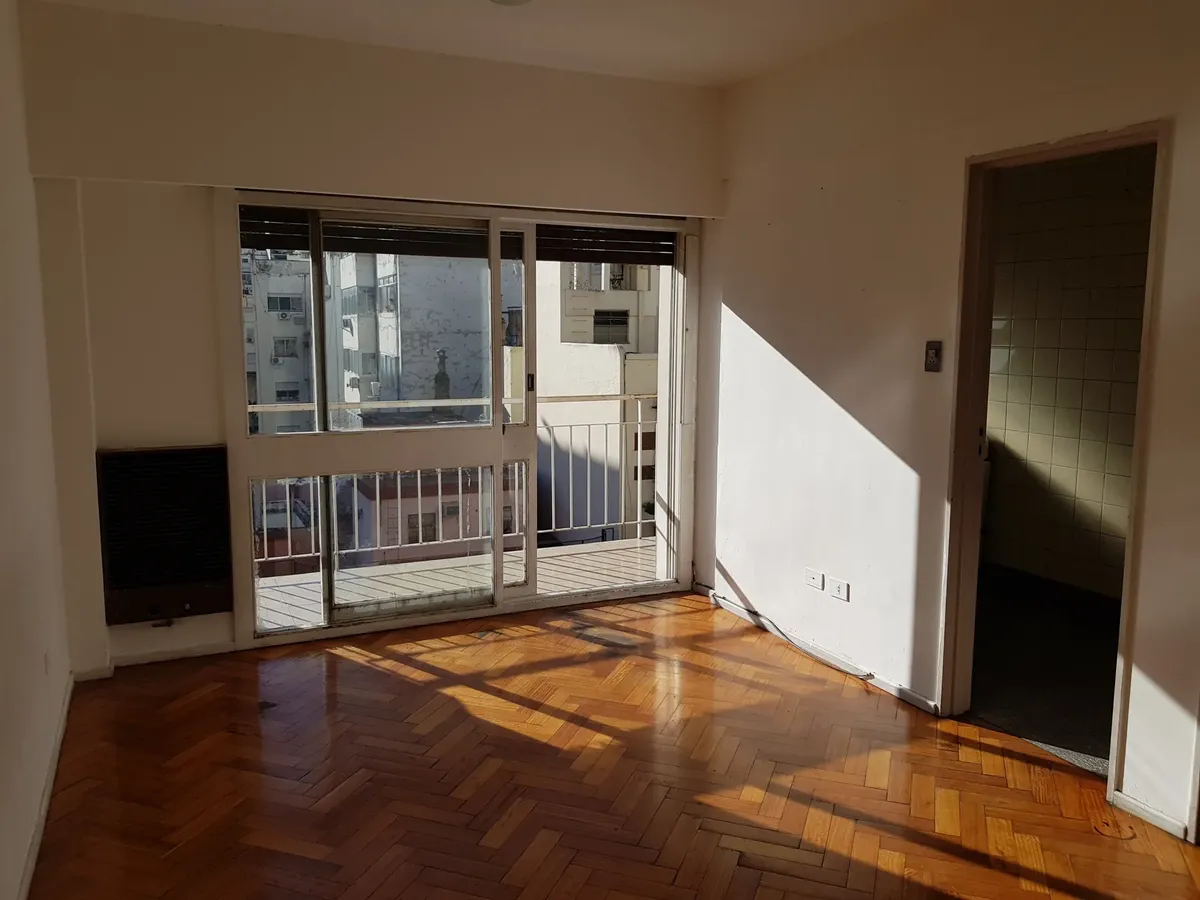 Kitnet com varanda em Caballito, a 30 metros da Av. Rivadavia