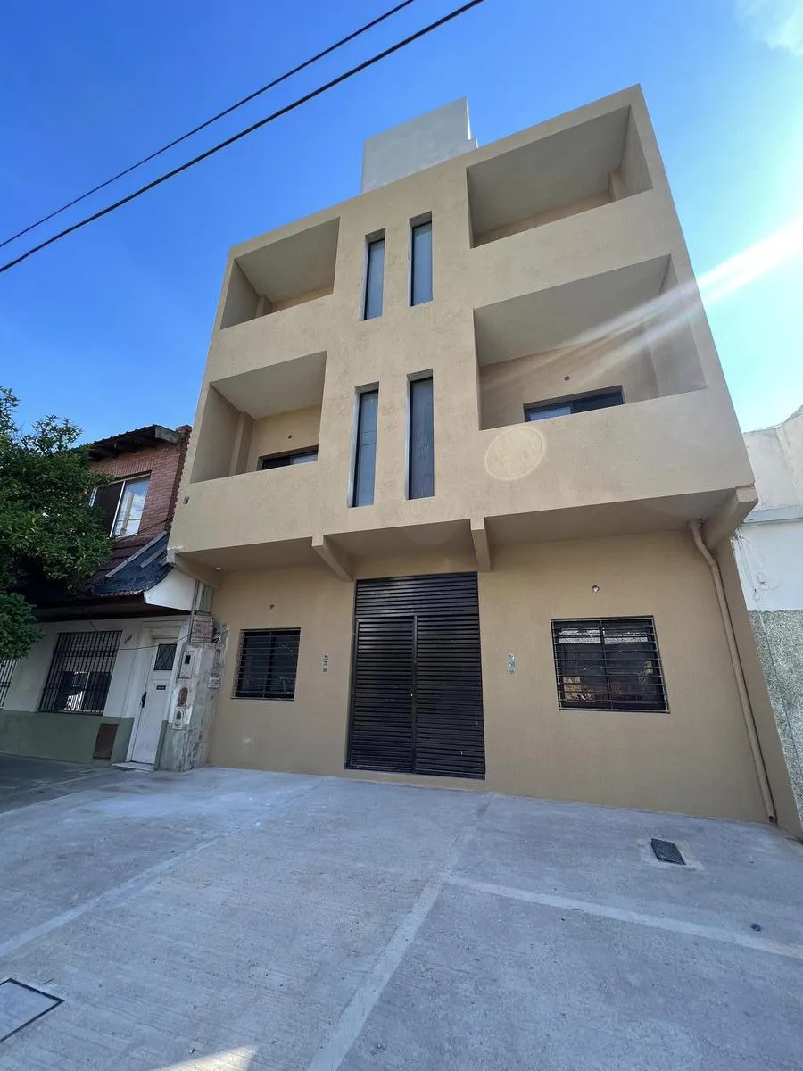Apartamento PH de 3 ambientes com pátio em Lanús