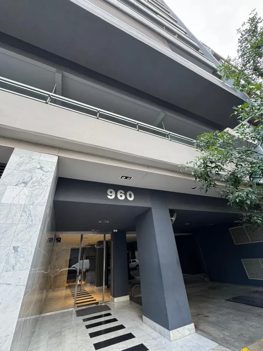 Monoambiente con balcón al frente en Villa Crespo