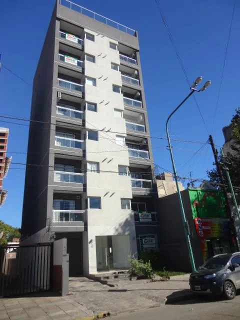 Semipiso de 3 ambientes con cochera en Banfield Este