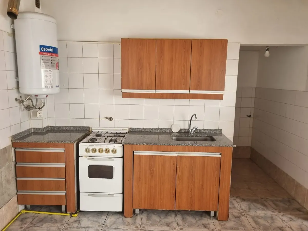 PH de 2 ambientes en primer piso por escalera en Floresta