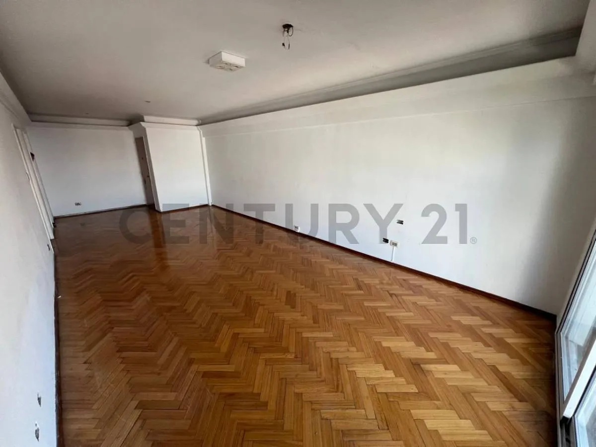 Four-room apartment with maid’s room in Palermo