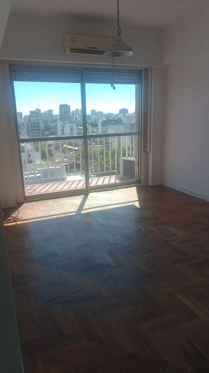 Departamento de 2 ambientes con vista abierta en Almagro
