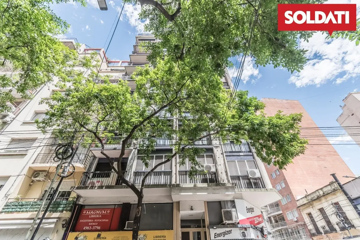 Refurbished two-room apartment with balcony in Recoleta