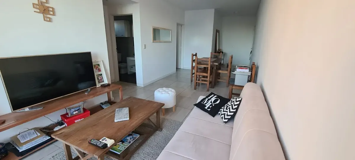 Departamento de 2 ambientes amoblado con cochera en Flores