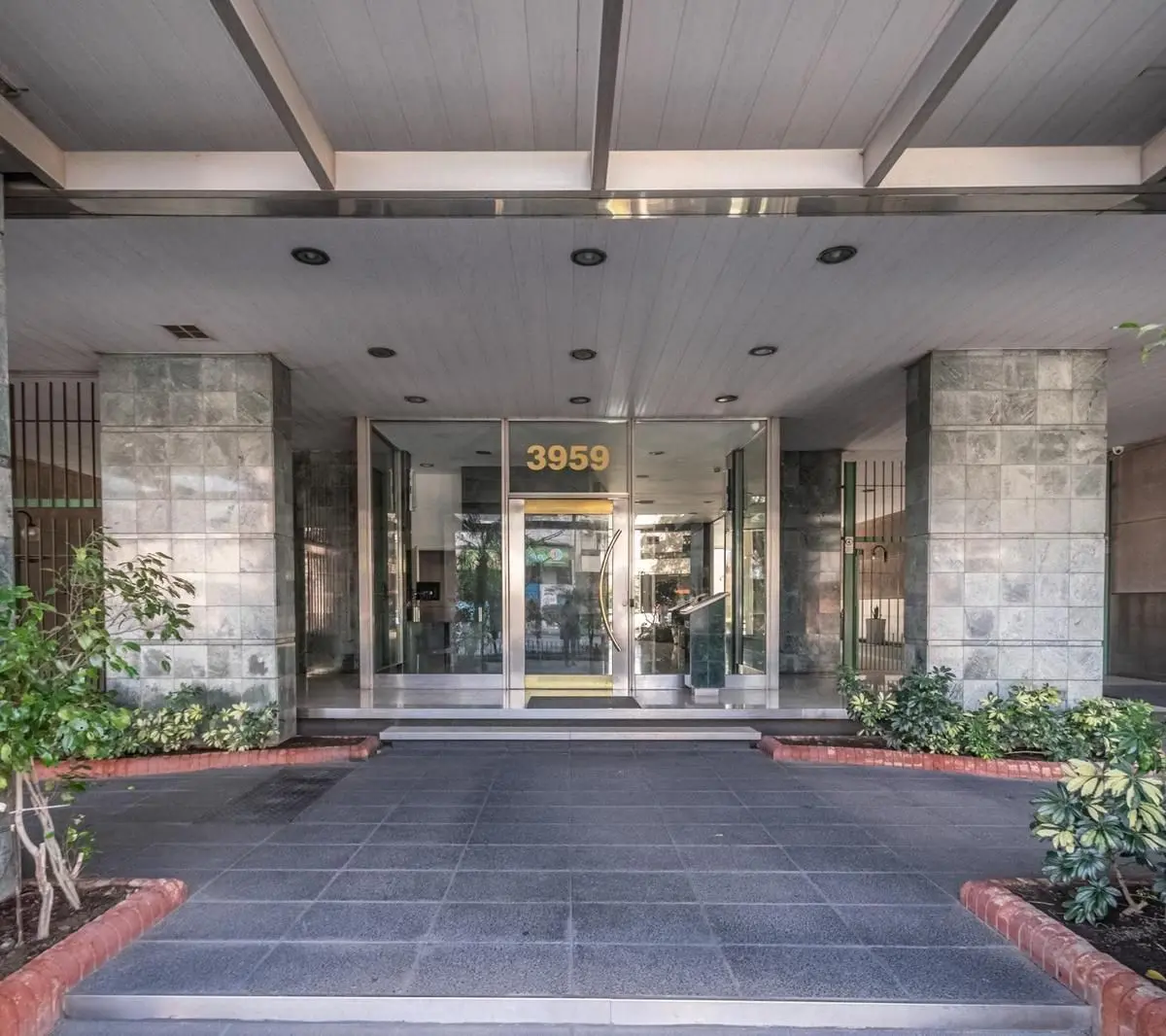 Three-bedroom apartment with terrace balcony in Parque Avellaneda