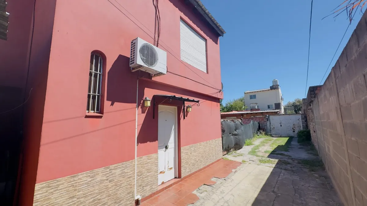 PH de 3 dormitorios con jardín y cochera en José León Suárez