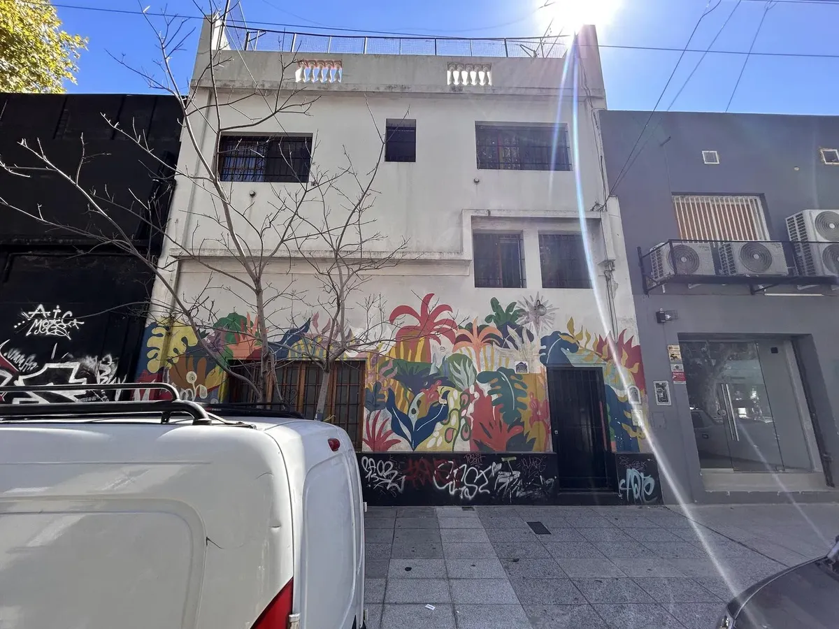 Дом на отдельном участке в Palermo с 10 комнатами и собственной террасой