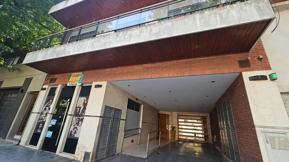 Departamento de 2 ambientes con cochera en Monte Castro