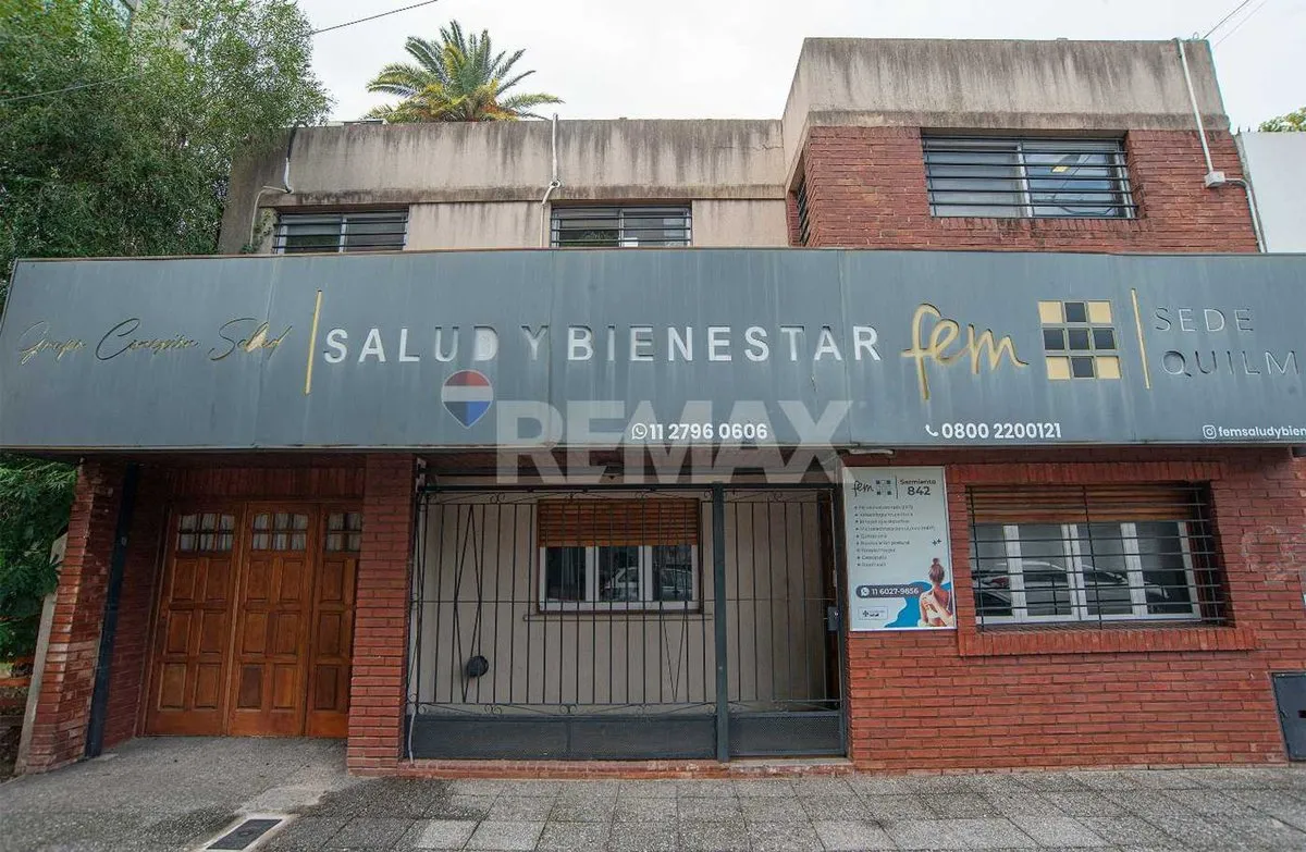 Профессиональный дом с 4 кабинетами в Quilmes