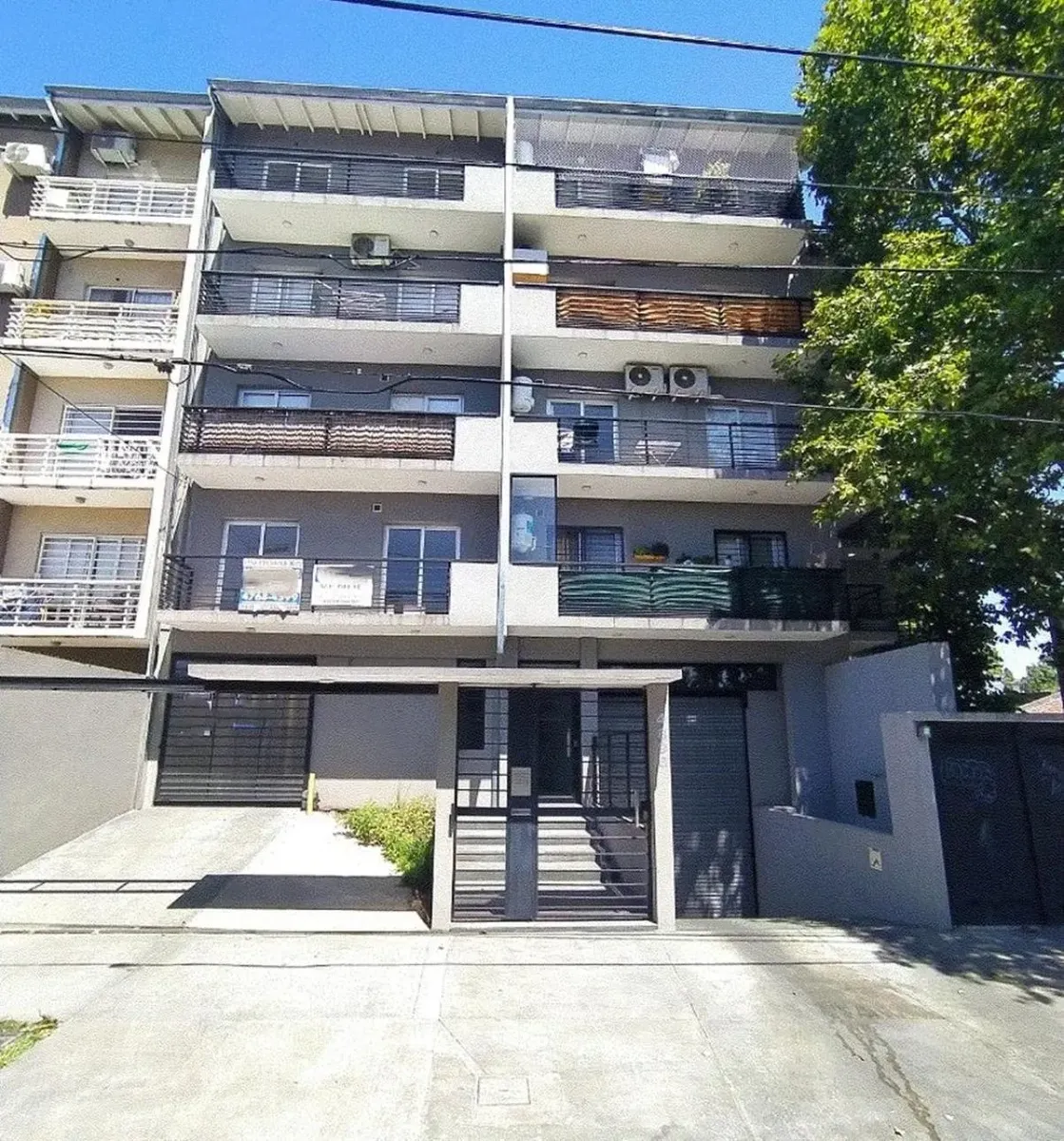 Apartamento de dois ambientes com varanda em General San Martín