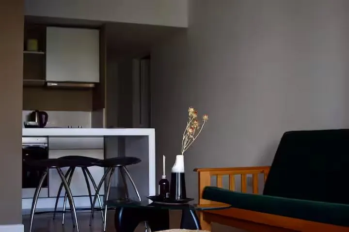 Kitnet mobiliada com varanda em Palermo