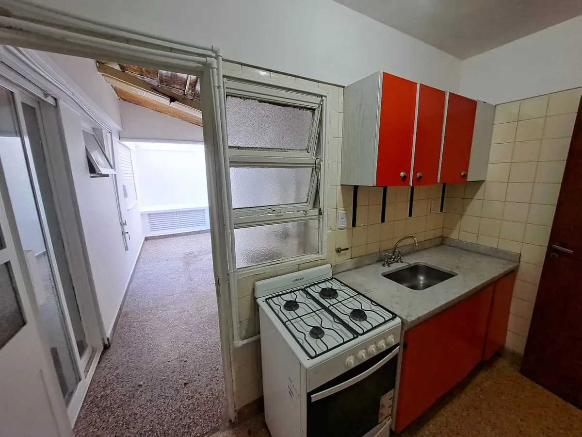 Apartamento de 2 ambientes com pátio em Mataderos