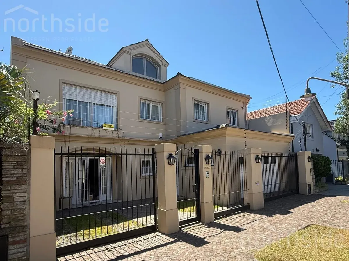Four-bedroom house for rent in Martínez