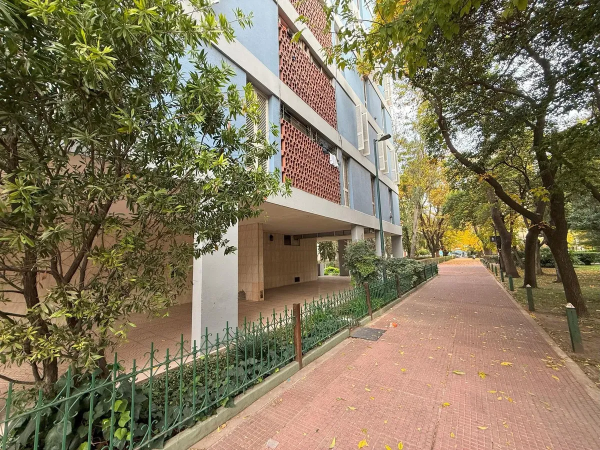 Departamento de 4 ambientes vacío en La Boca