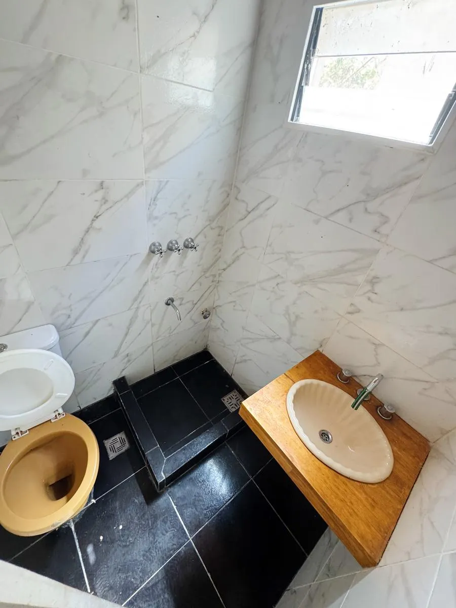 Ground-floor PH with patio in Victoria