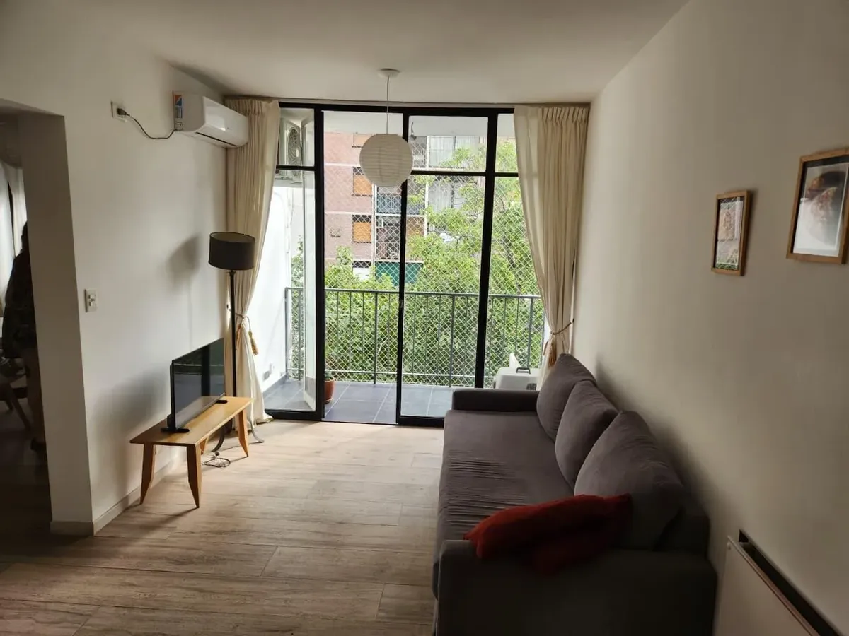 Меблированная 3-комнатная квартира с балконом в Acassuso