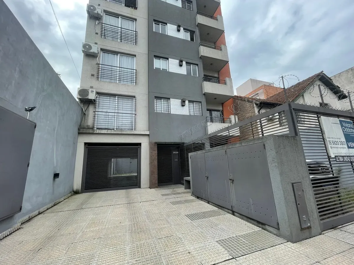 Very large studio apartment for rent in Castelar Sur, Morón