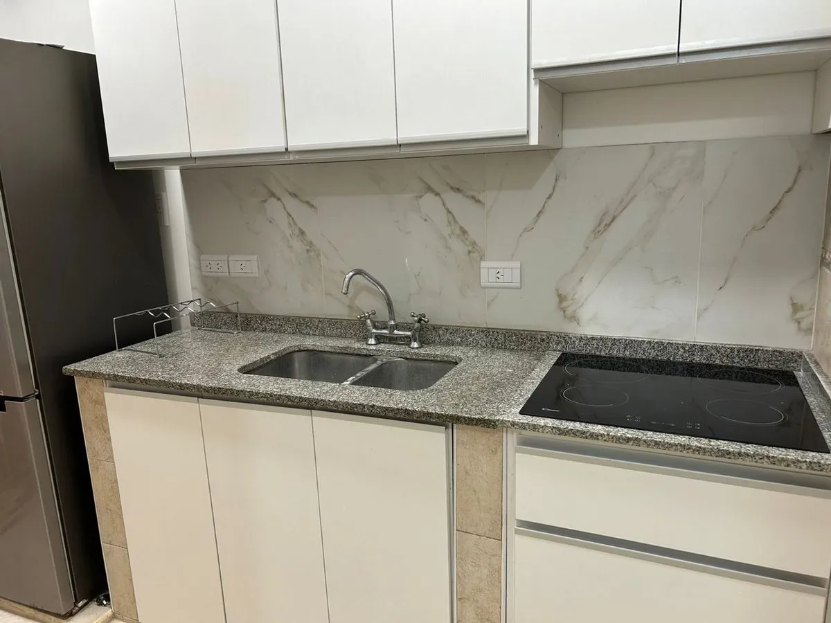 Refurbished three-room apartment on the ground floor in Recoleta