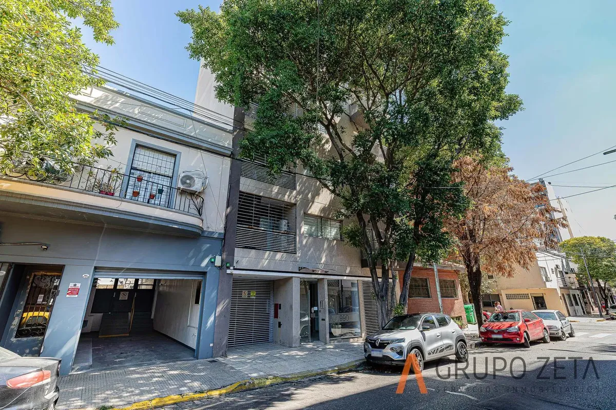 Apartamento de 2 ambientes com 1 quarto e varanda em Flores