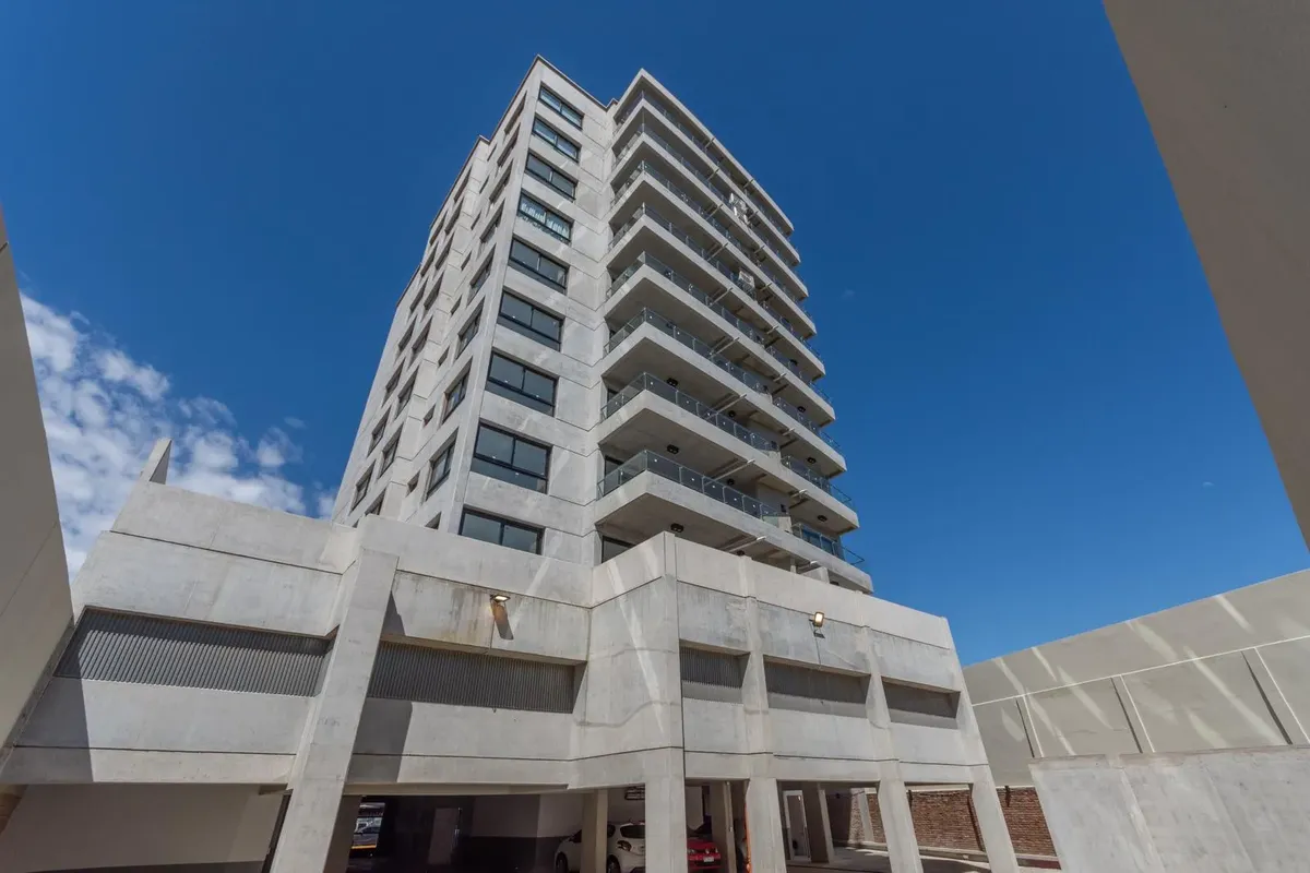 Departamento de 3 ambientes con balcón terraza en San Isidro