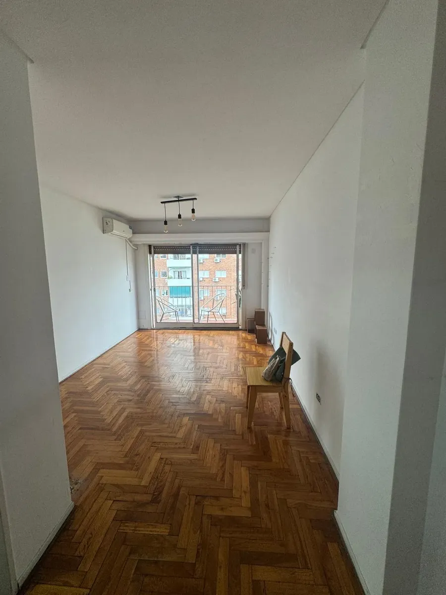 Departamento de 3 ambientes con balcón al frente en Almagro