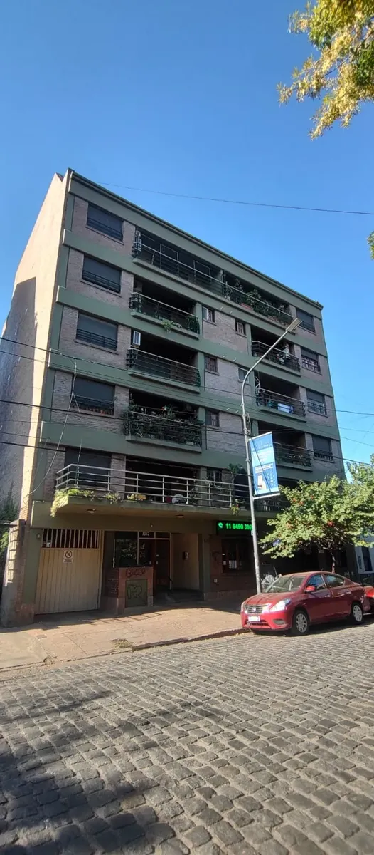 Alquiler De Departamento En Adrogue: 3 Ambientes Con Cochera