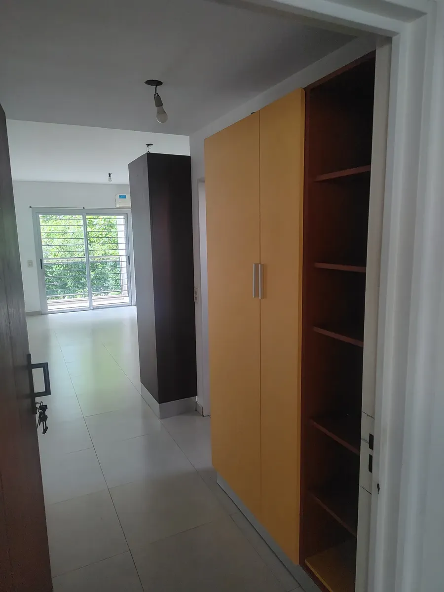 Monoambiente de 1 baño con balcón en Floresta