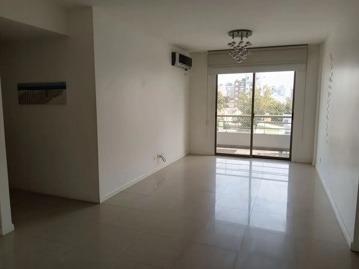 Трёхкомнатная квартира с балконом в Caballito