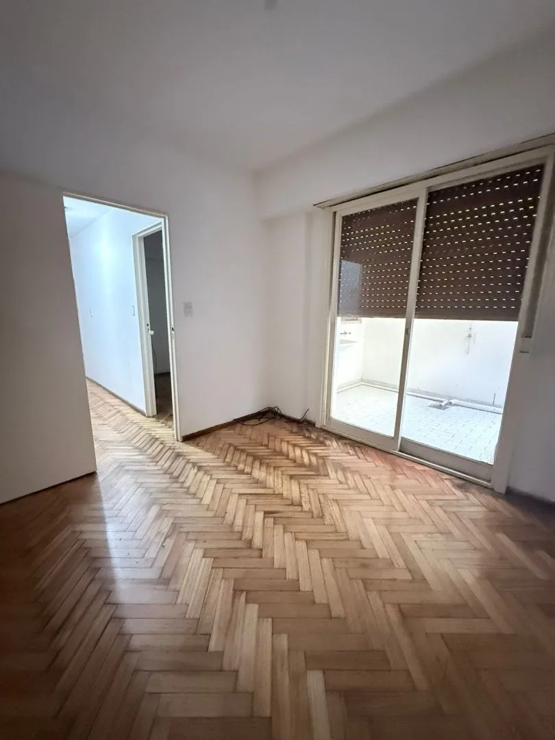 Apartamento de três ambientes com uso comercial em Villa Devoto