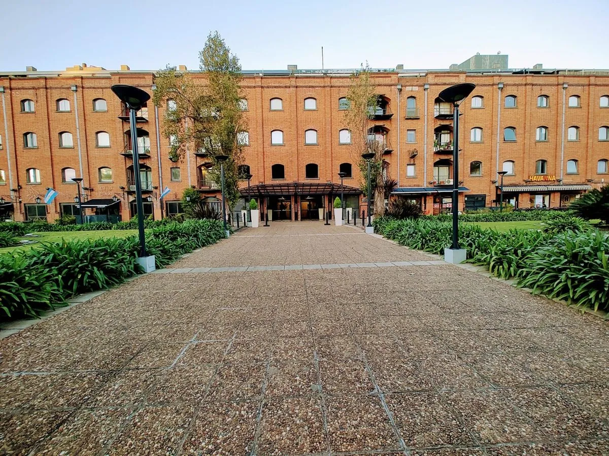 Apartamento de 3 ambientes com 2 dormitórios e vaga de garagem em Puerto Madero