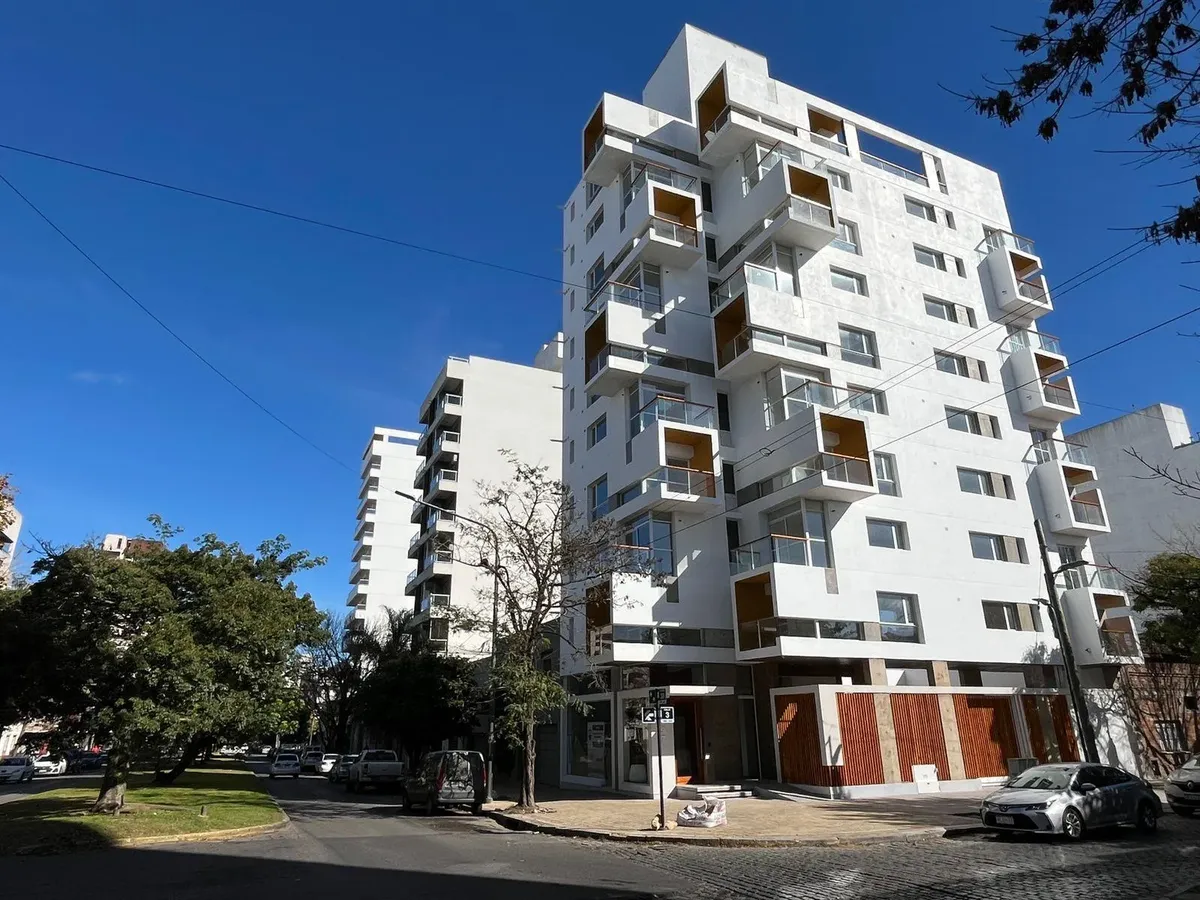 Apartamento meio andar novo (nunca habitado) com 2 quartos em La Plata