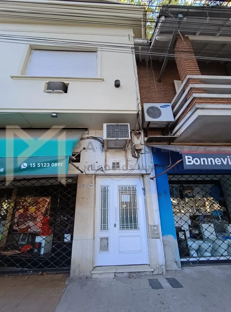 Apartamento de 2 dormitórios para alugar em Martínez