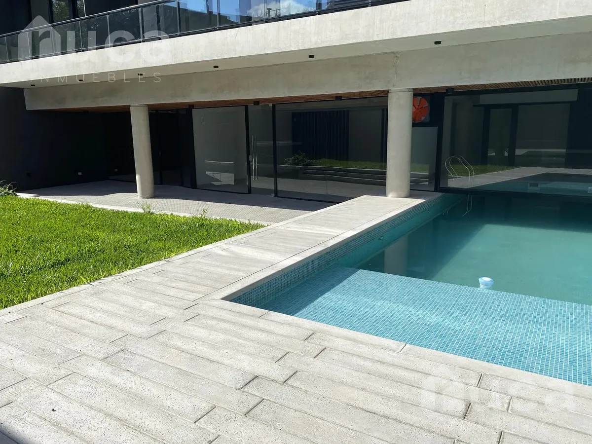 Apartamento de um ou dois ambientes com piscina e vaga fixa em Beccar