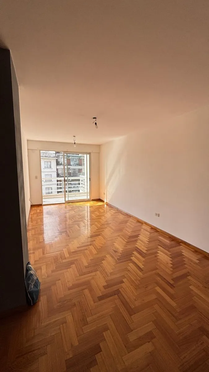 Departamento de 3 ambientes con balcón en Almagro
