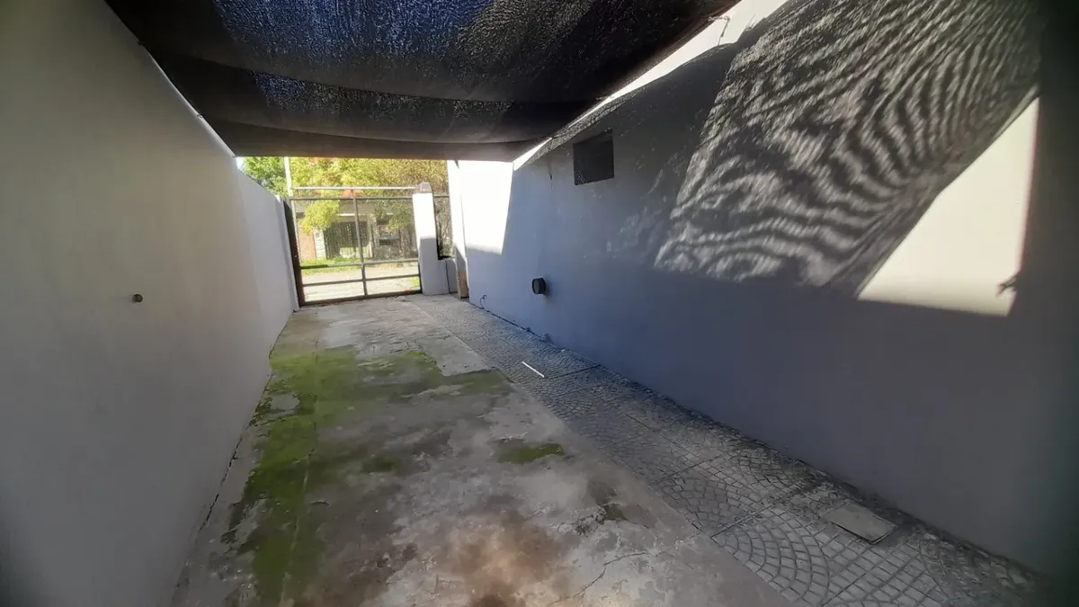 Casa de 2 dormitórios para alugar em Ituzaingó Sur