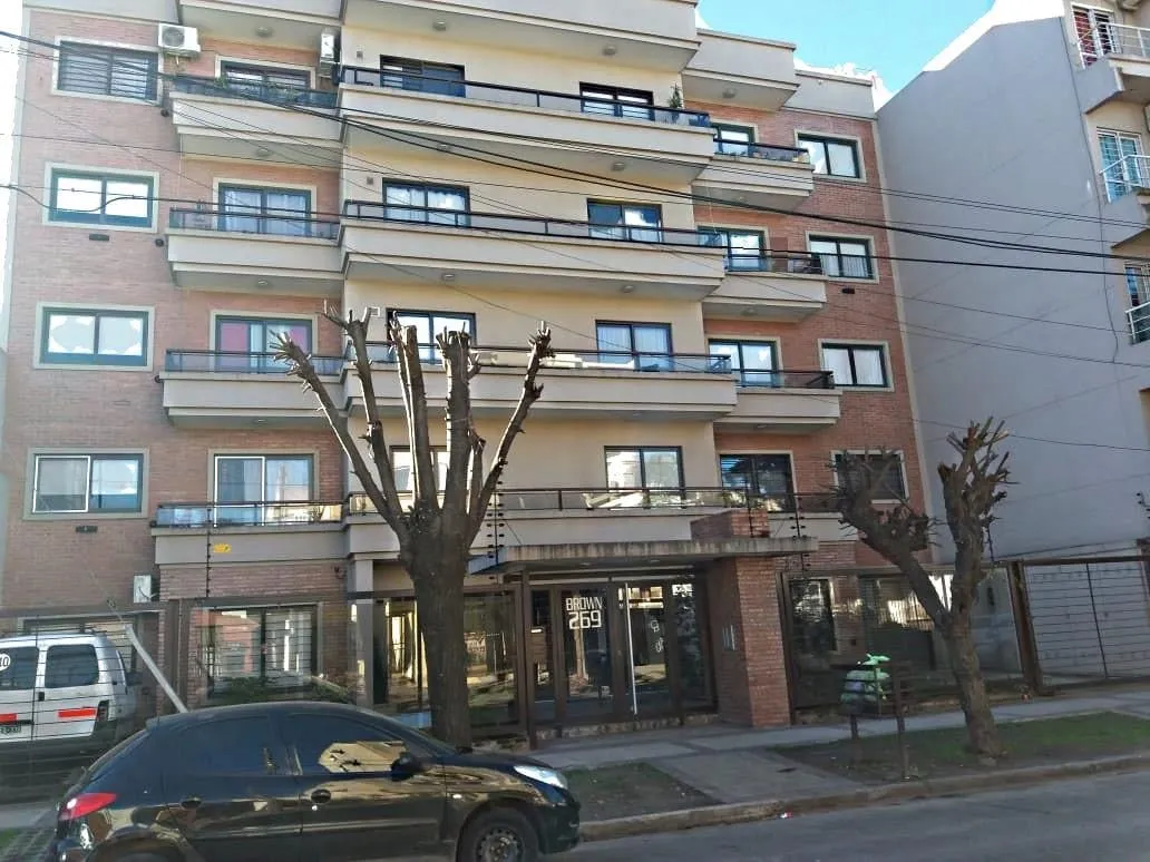 Departamento de 2 ambientes con cochera y aire en Morón