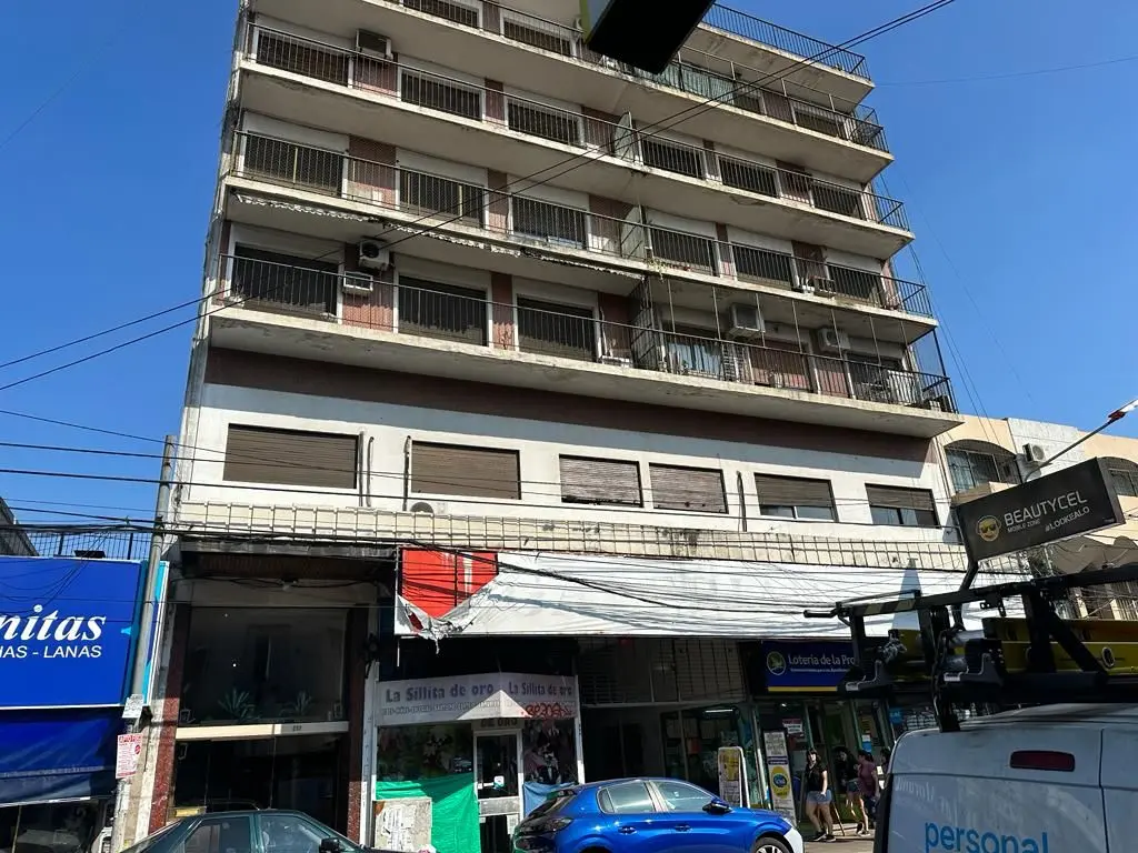 Apartamento de três ambientes com 2 quartos e varanda em Morón Centro