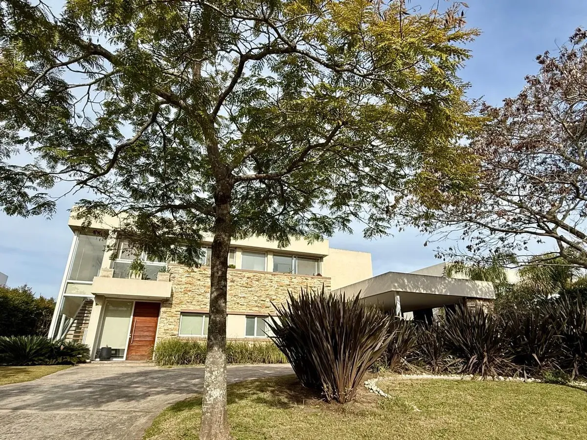 Four-bedroom house for rent in El Golf, Nordelta, Tigre