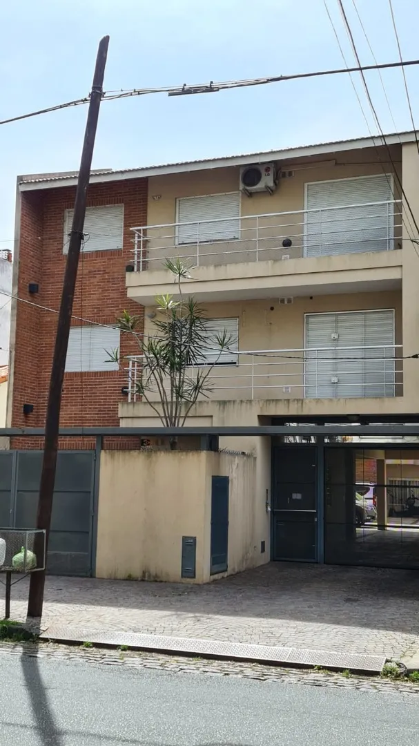 Three-room apartment with parking in Olivos