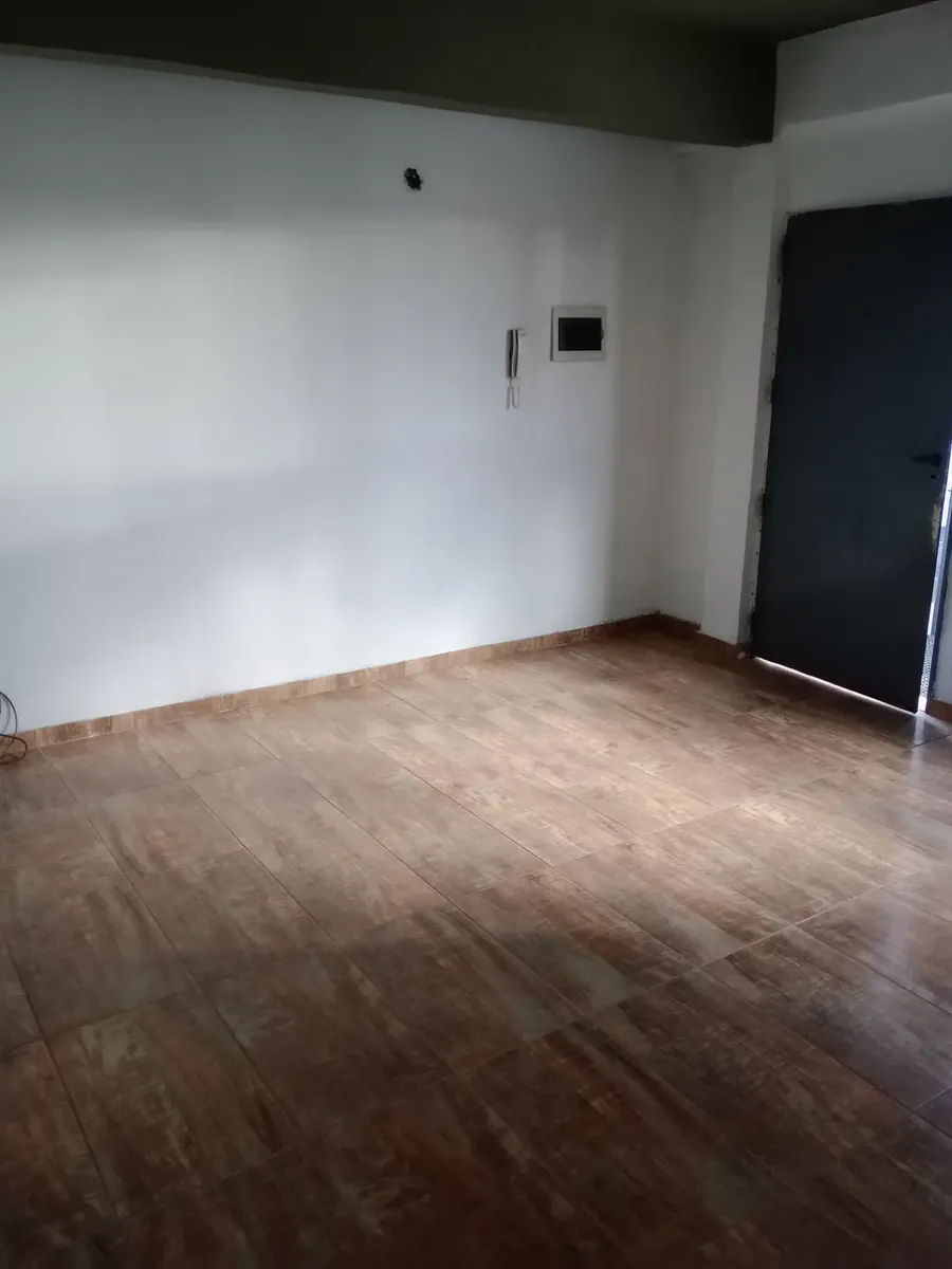 Departamento 2 Ambientes Belen De Escobar. Alquiler : $ 450.000 Mensuales Con Ajuste Trimestral Por Índice Del Bcra. Condiciones De Ingreso 1 Mes De Depósito En Garantía + Mes De Alquiler + Garante