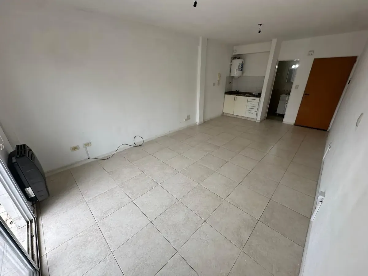 Квартира-студия с балконом в Ramos Mejía