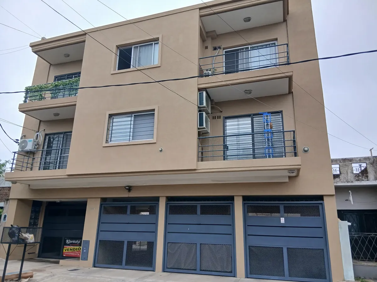 Two-room apartment with covered parking in La Matanza