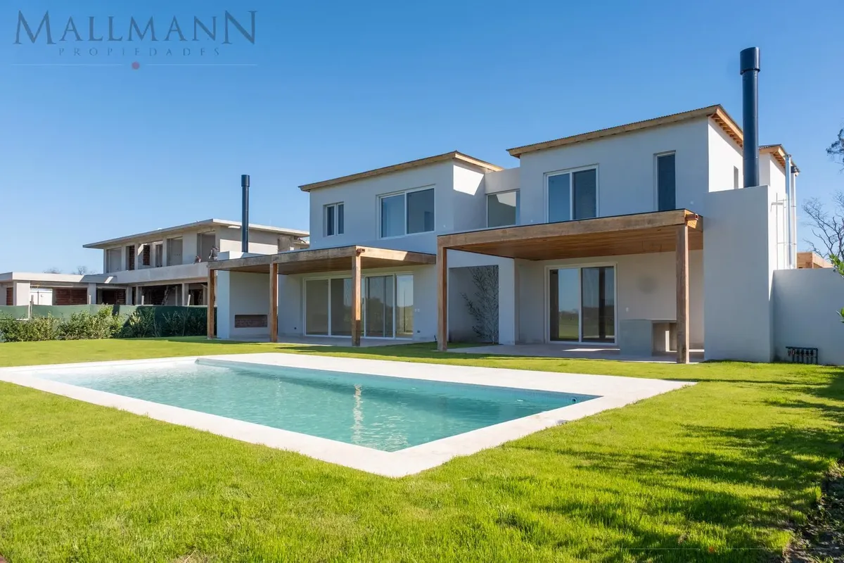 Five-bedroom apartment in Tigre area near Polo Club, Cabriolet (Pilará)