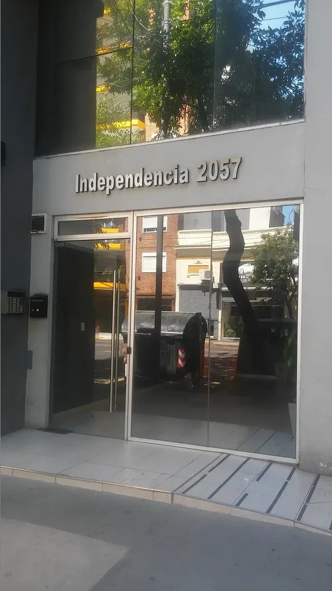 Front-facing furnished studio with balcony in Balvanera