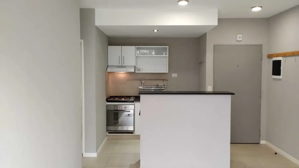Apartamento de dois ambientes com jardim em Tigre